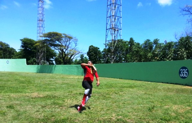 Jardinero Oscar Taveras aprovecha vacaciones en PP y trabaja duro para venidera temporada de Grandes Ligas