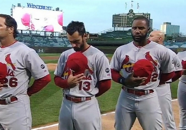 Los Cardinals homenajean al fallecido Oscar Taveras en el partido inicial de la Grandes Ligas
