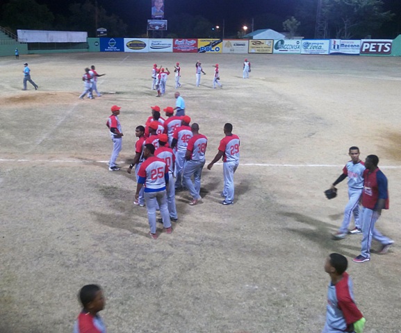 Tiburones de Puerto Plata quitan invicto a Granjeros de Moca al derrotarlos a domicilio 4 por 1