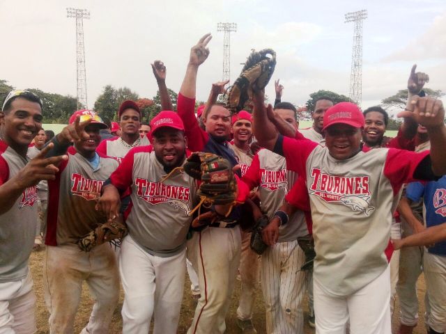 Tiburones del Norte siguen indetenibles y consiguen su sexta victoria al hilo con debut del lanzador Claudio Vargas