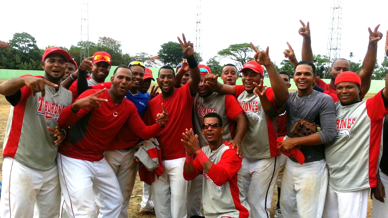 Tiburones del Norte rompen pronósticos se encaminan a ser campeones Liga de Verano Béisbol Profesional Dominicano