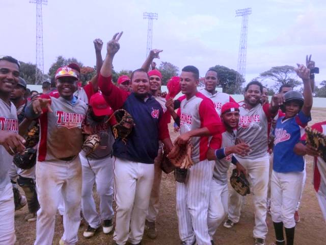  Equipo de béisbol de Puerto Plata; Tiburones del Norte siguen con racha ganadora rumbo a la corona