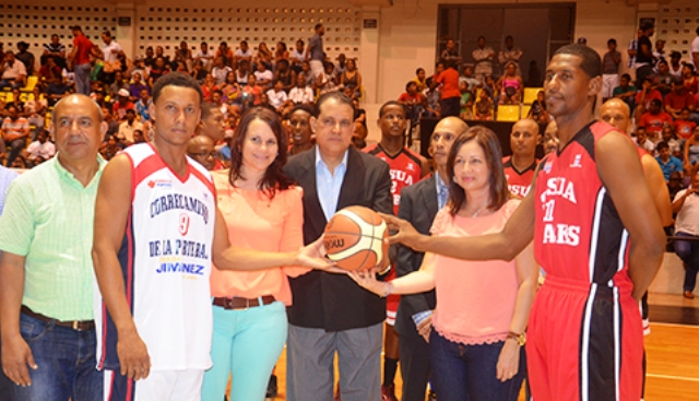 Arrancó el XXII Torneo de Baloncesto Superior 2015 de Puerto Plata; Sharks se imponen a Correcaminos  