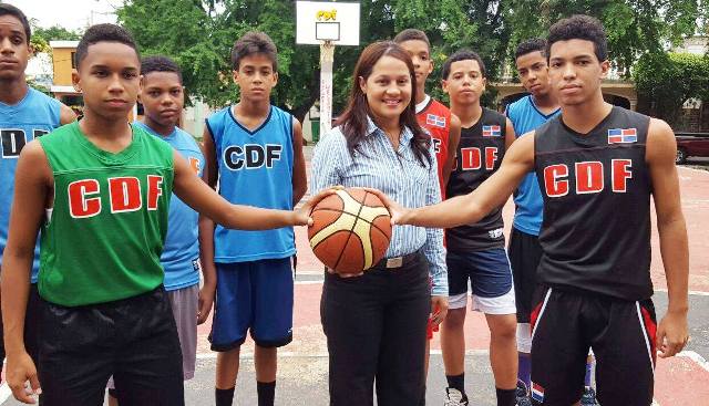 Club Deportivo Fantástico inauguró quinto torneo de baloncesto navideño 2015    