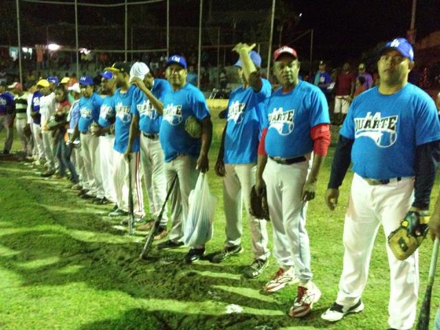 Inician en Imbert torneo de softbol con equipos Chongos en iluminado pley de la liga deportiva Onésimo González