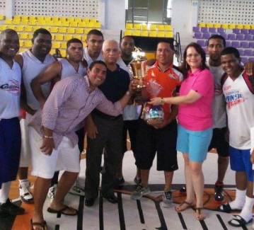 Equipo de Puerto Plata se corona campeón en la segunda copa de baloncesto de cronistas deportivos del Cibao
