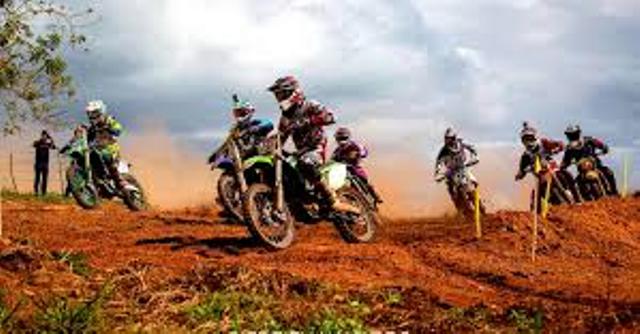 Puertoplateños sobresalen en el inicio del Campeonato Nacional de Motocross 2015