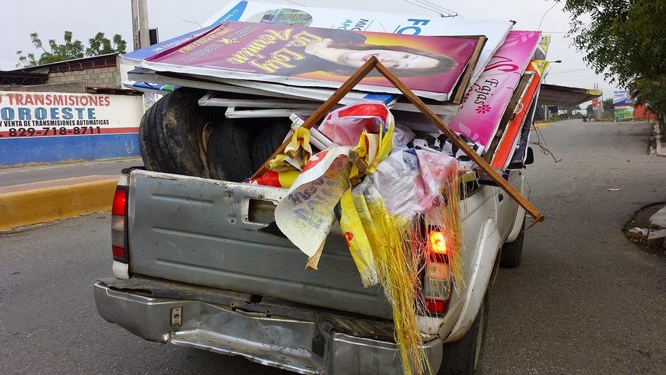 Dejadez y Vallas Políticas