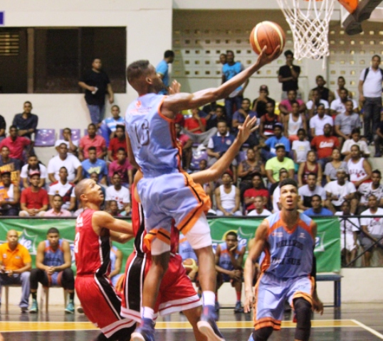 Mellizos del Sur ponen entre la espada y la pared a los Sosúa Sharks, se colocan a una victoria de la corona