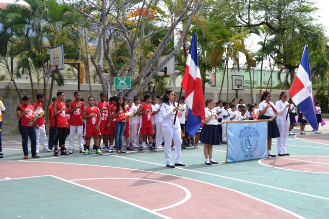 Colegio Santa Rosa de Lima inaugura torneo de baloncesto intramuros