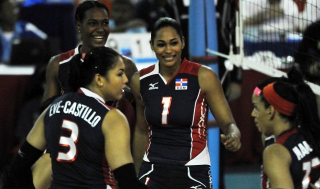 Voleibolista puertoplateña Eve-Castillo se destaca en equipo nacional de esa disciplina que sigue invicto