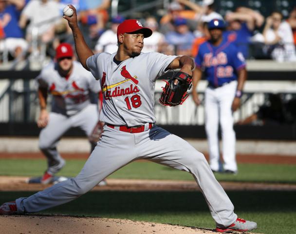 Puertoplateño Carlos Martínez lanza bien ante los Mets de Nueva York y obtiene su décima victoria del año