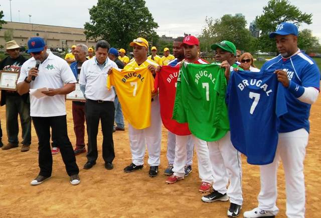 El equipo azul sigue invicto en la continuación del XXXIII torneo de softbol de la Liga Puerto Plata en New York