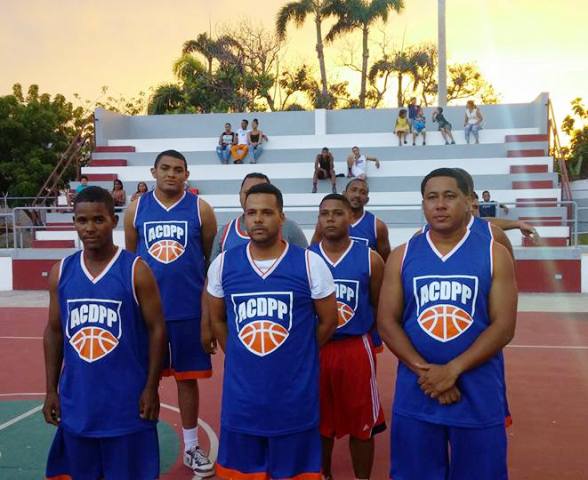 Equipos de Vinícola del Norte y de Cronistas Deportivos triunfan en Clásico de Baloncesto