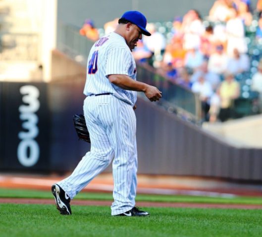 Lanzador puertoplateño Bartolo Colón salió lesionado por un lineazo en su mano derecha