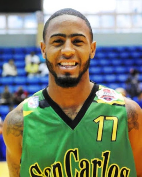 Joven jugador Puertoplateño Bernardo Polanco contribuye al triunfo de San Carlos sobre el Rafael Barias