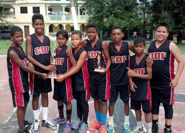 Concluye con éxito torneo de baloncesto con motivo 20 aniversario del Club Deportivo Fantástico