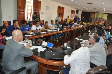 Estudiantes y autoridades