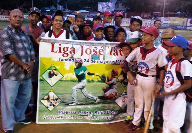 A pesar del clima lluvioso Liga José Tatis inicio semana deportiva por su 32 aniversario