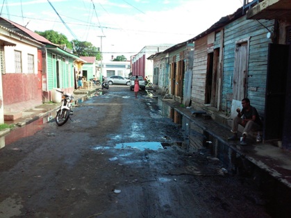 Denuncian que autoridades han abandonado varias calles céntricas de Puerto  Plata