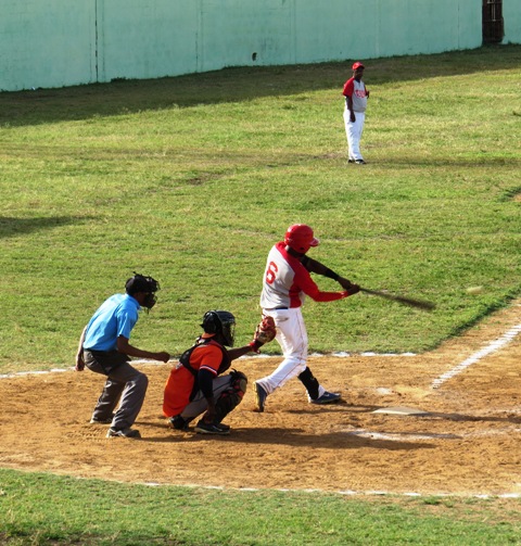 Liga béisbol profesional de verano determina jugar un todos contra todos para definir serie final