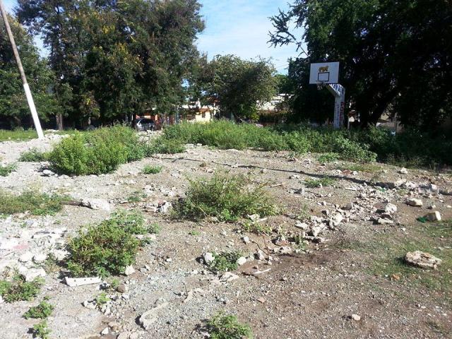 Denuncian cabildo destruyó cancha y a cuatro meses no se han iniciado trabajos de remozamiento