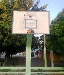 Denuncian que la cancha municipal de Villa Isabela se encuentra abandonada