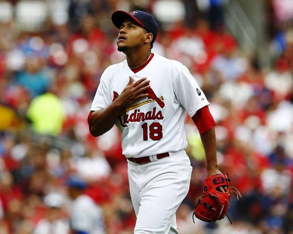 Puertoplateño Carlos Martínez está entre los favoritos para premio Cy Young en la Liga Nacional