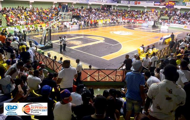 Comité organizador torneo de baloncesto superior de Puerto Plata agradece respaldo de los fanáticos
