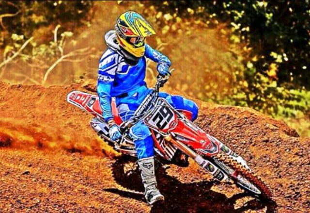 Piloto de motocrós nativo de Sosúa no está seguro de participar en campeonato nacional por falta de patrocinio