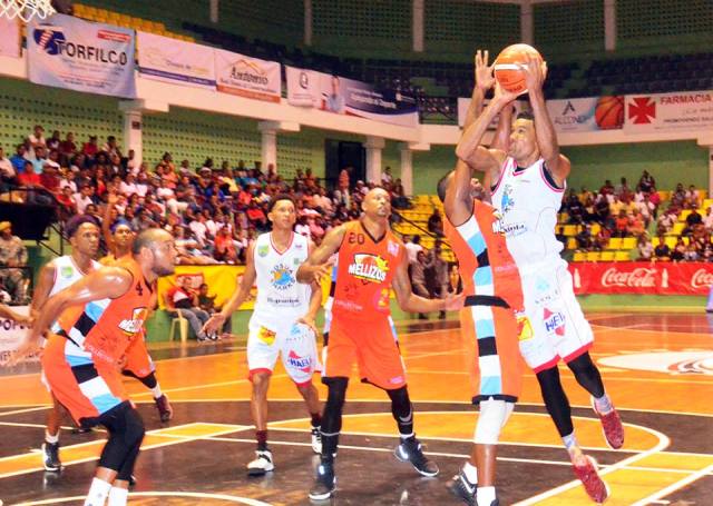 Sharks de Sosúa se impone ante los Mellizos del Sur en el torneo de baloncesto superior de Puerto Plata