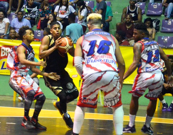 Equipos Eduardos del Batey y Sosúa Sharks triunfan en el Baloncesto Superior de Puerto Plata