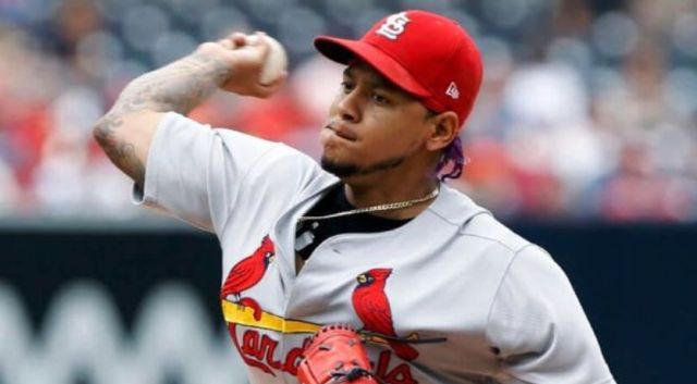 Lanzador Carlos Martínez asume gran compromiso con ayudar a los demás, busca salvar vida de joven con leucemia