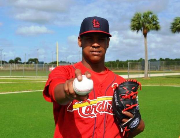 Cardenales de San Luis firman a prospecto puertoplateño Adanson Cruz por 300 mil dólares
