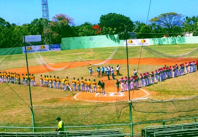 Tiburones del Norte derrotan a Granjeros de Moca en inicio Liga de béisbol profesional verano del Cibao