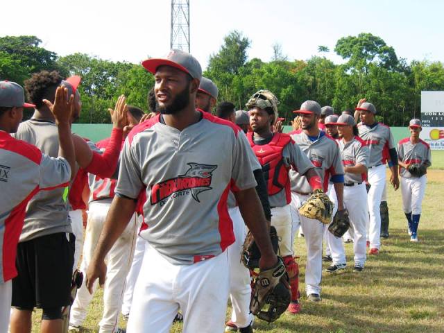 Tiburones del Norte siguen Firmes en el Primer Lugar Liga de Verano