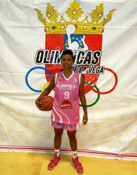 Baloncestista de Puerto Plata nuevamente conquista corona con Olímpicas de La Vega