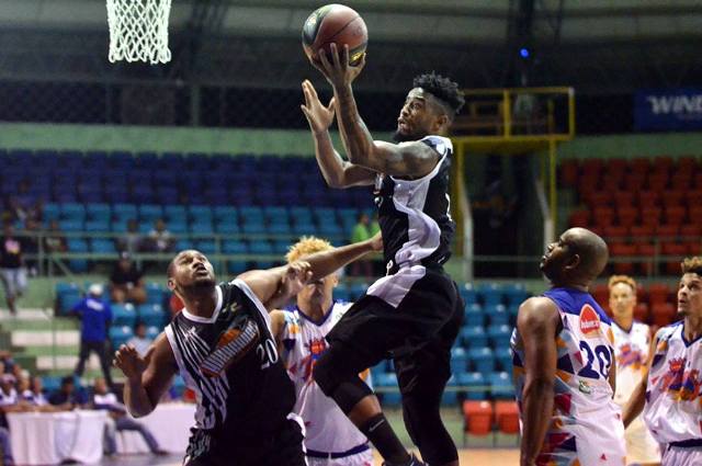 Huracanes se miden hoy a Leones de Santo Domingo, contarán con el debut de un nuevo refuerzo