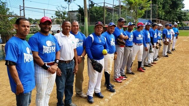 Comunicadores de Puerto Plata y Santiago realizan intercambio amistoso de softbol en el pley de Padre las Casas