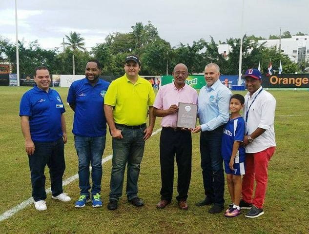 Atlántico FC logra primer triunfo de la temporada ante O&M y reconoce al cronista deportivo José Escaño