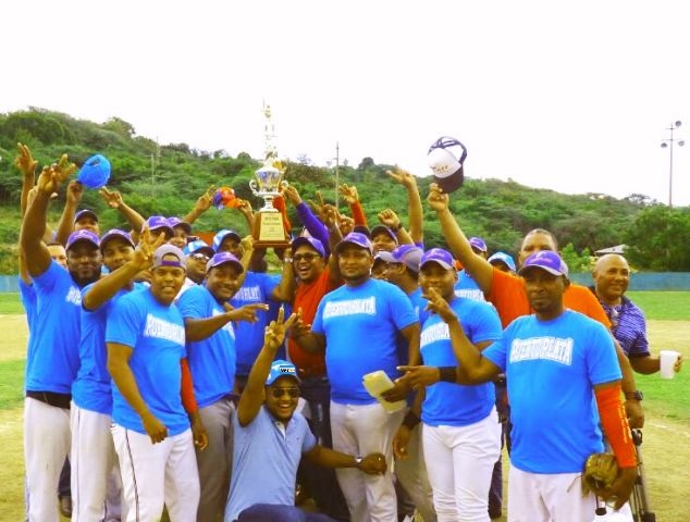Equipo de Puerto Plata conquista trofeo de campeón en triangular de softbol efectuado en Santiago