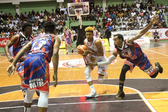 Sharks de Sosúa ganan primero serie final torneo baloncesto superior con refuerzos 2017 de Puerto Plata
