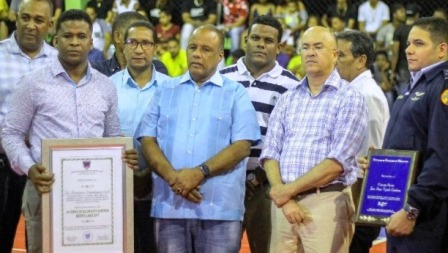 Equipos El Tamarindo y Pancho Mateo triunfan en el torneo baloncesto superior de Montellano