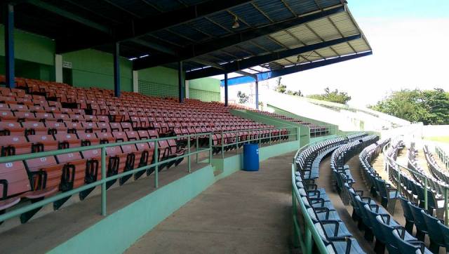 Estadio José Briceño de Puerto Plata sigue en franco deterioro, autoridades competentes no hacen nada al respecto