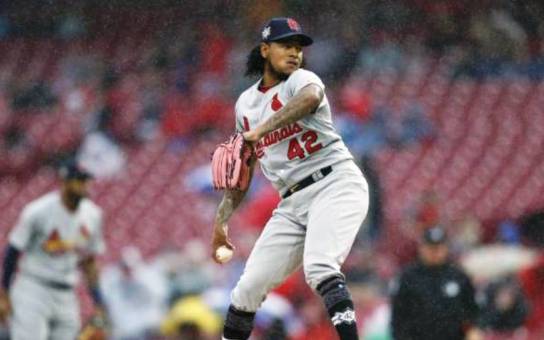 Puertoplateño Carlos Martínez estuvo intransitable contra Cincinnati al ponchar 11 bateadores en siete inning en blanco