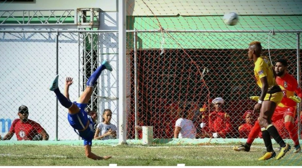 Delantero del Atlántico FC Pablo Marisi aseguró que solo de chilena tenía chance para anotar gol