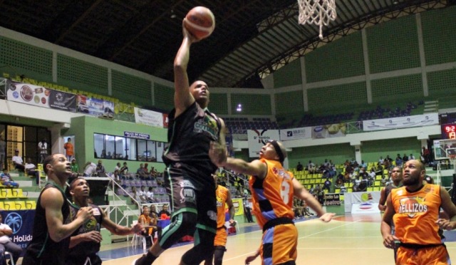 Cotorras del Gustavo se imponen ante Mellizos del Sur, Correcaminos de la Parte Baja evitan ser descalificados en baloncesto superior de Puerto Plata