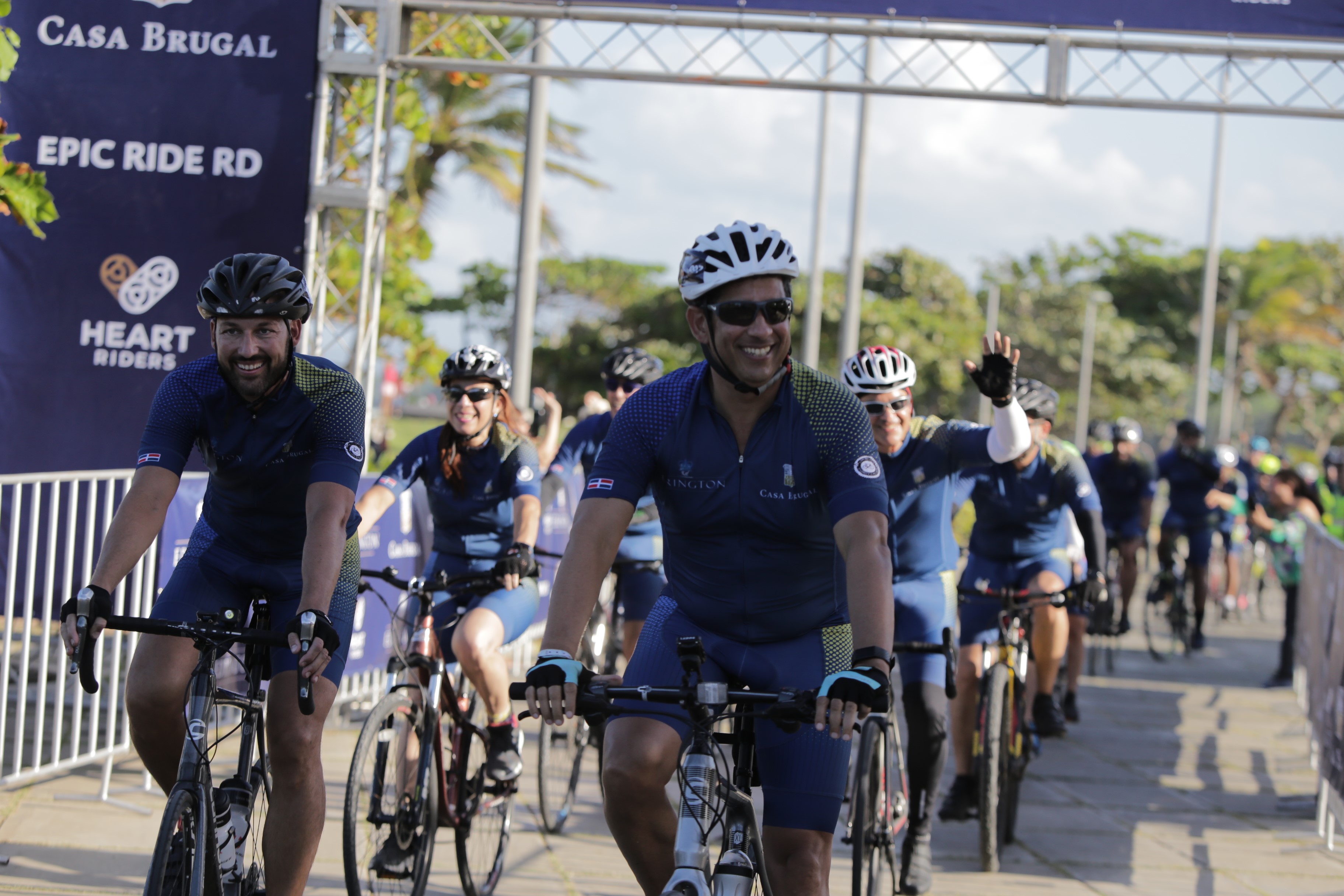 Ruta ciclística solidaria de Casa Brugal recorrió 270 kilómetros de SPM a PP y recaudó aportes de RD$3.3 MM