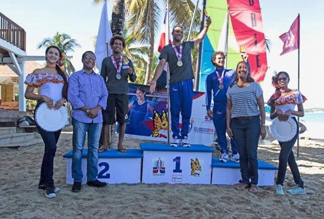 Atleta Ravel Jiménez conquistó medalla de oro en evento de windsurf realizado en Cabarete