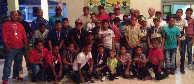 Liga José Tatis realiza tradicional premiación a sus atletas más destacados del año y reconoce personalidades